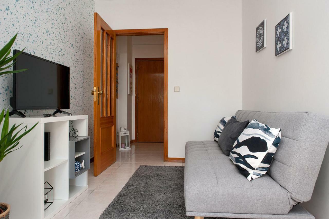 Sunny View To The Tower Apartment Porto Luaran gambar