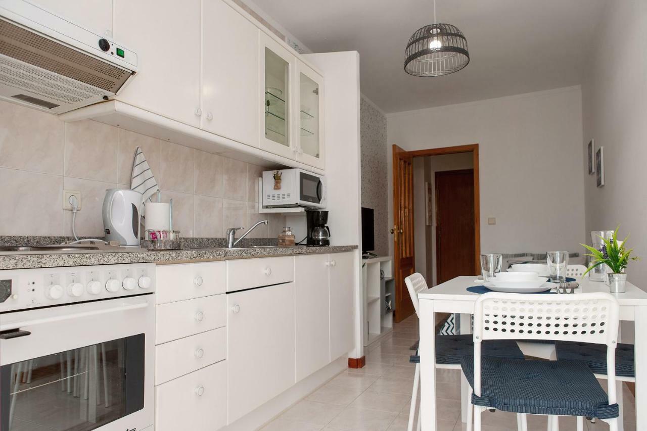 Sunny View To The Tower Apartment Porto Luaran gambar