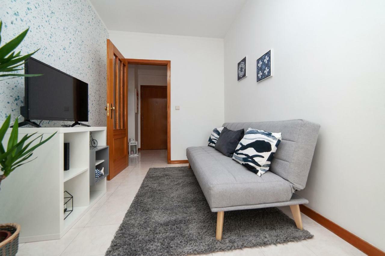 Sunny View To The Tower Apartment Porto Luaran gambar