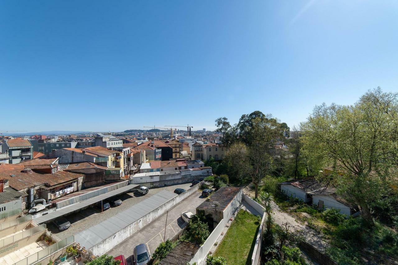 Sunny View To The Tower Apartment Porto Luaran gambar