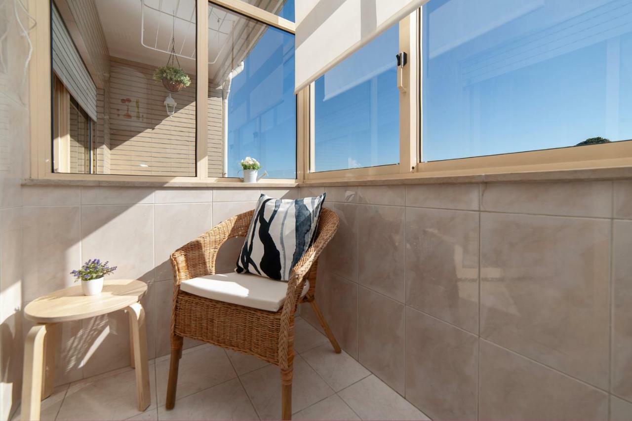 Sunny View To The Tower Apartment Porto Luaran gambar